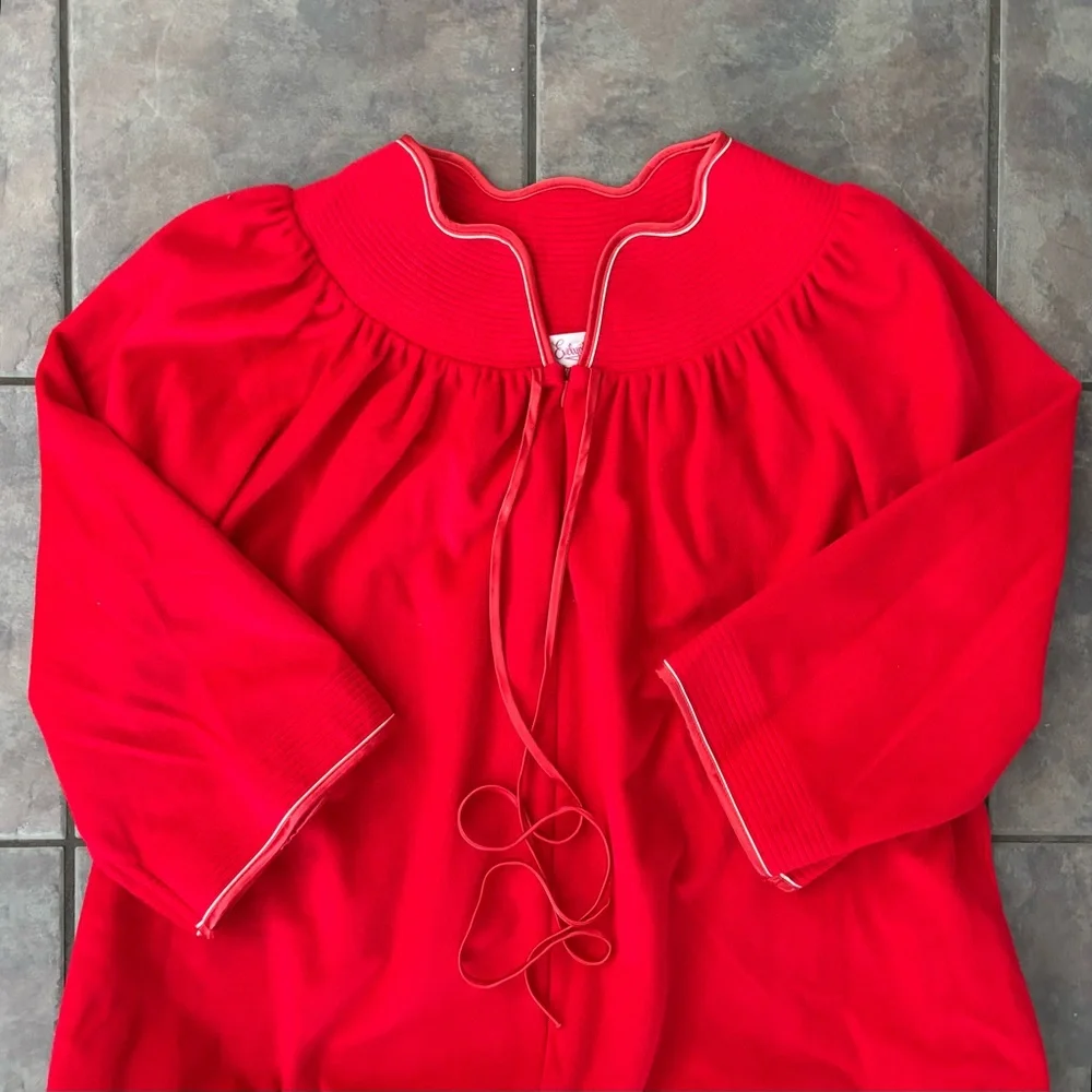 Vtg Retro Evelyn Pearson Womens Long Red Robe Housecoat‎ Scalloped Edge Neck L